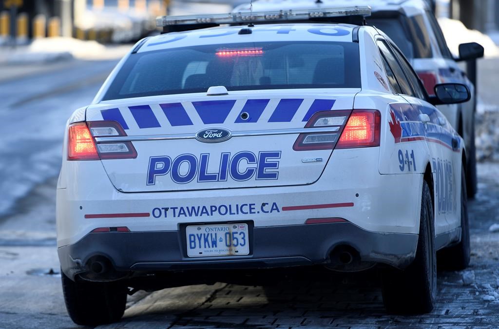La police enquête sur la mort d’une femme de 20 ans tuée par balle à Ottawa